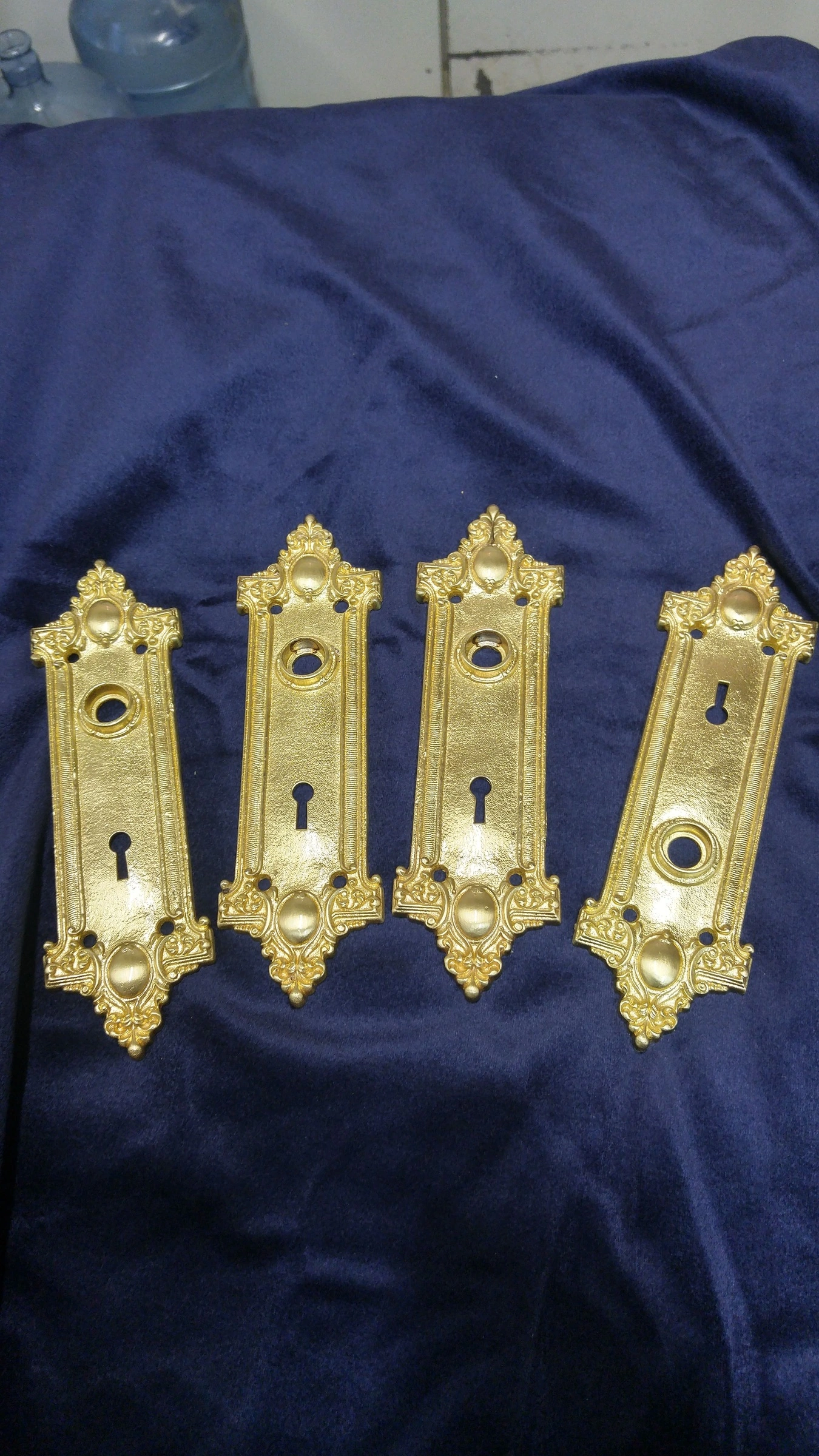 Plaques de porte après restauration